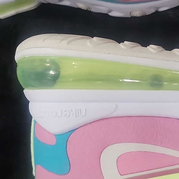 Nike React - Picture 4 of 9